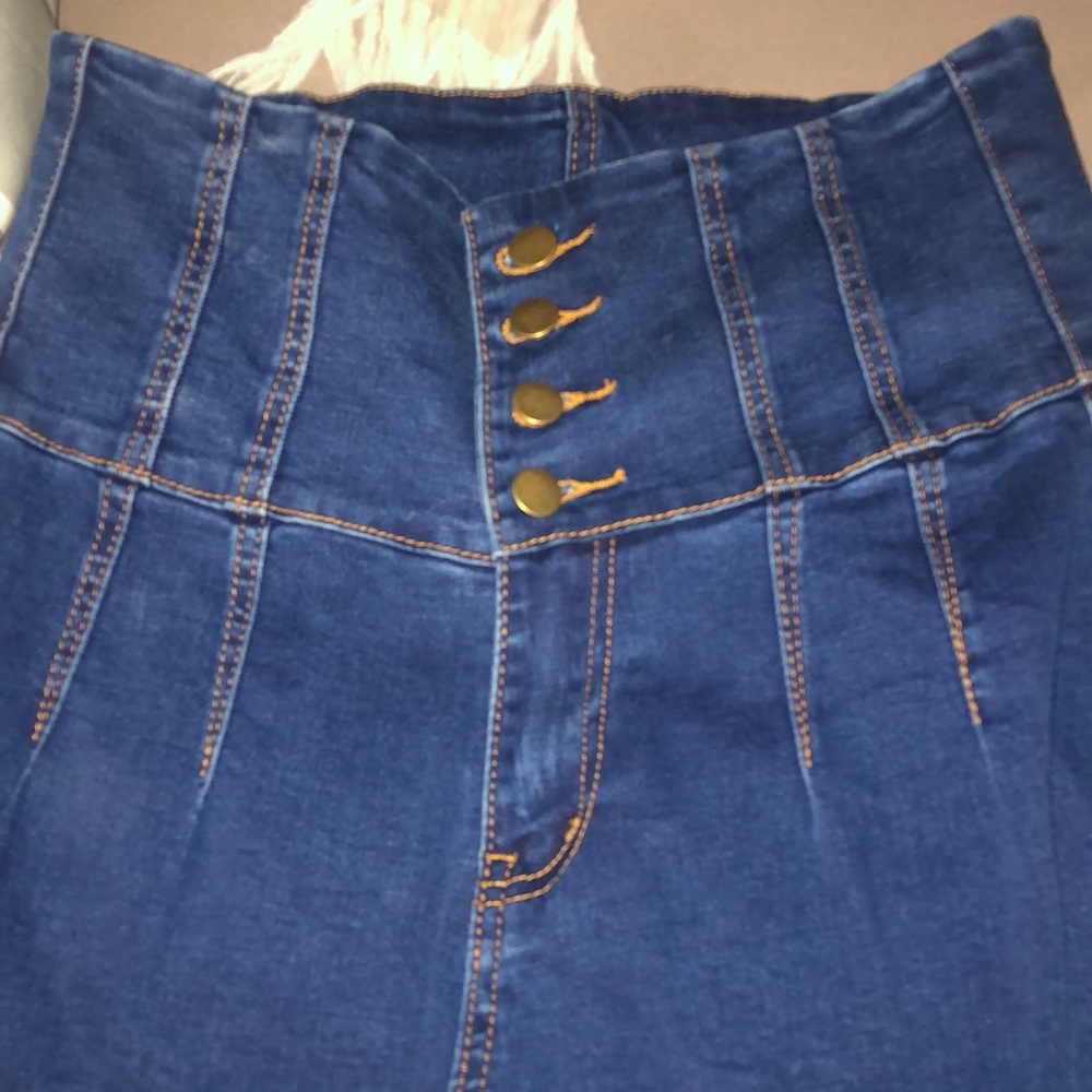 Super cute very high waisted skinny jeans